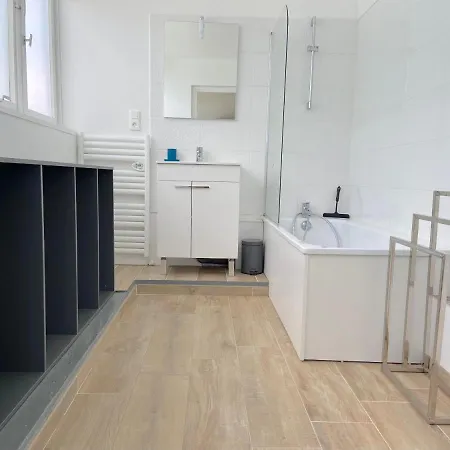 Διαμέρισμα Standing Appart 1etage 3chambres 3 Sdb Prochelille Croix